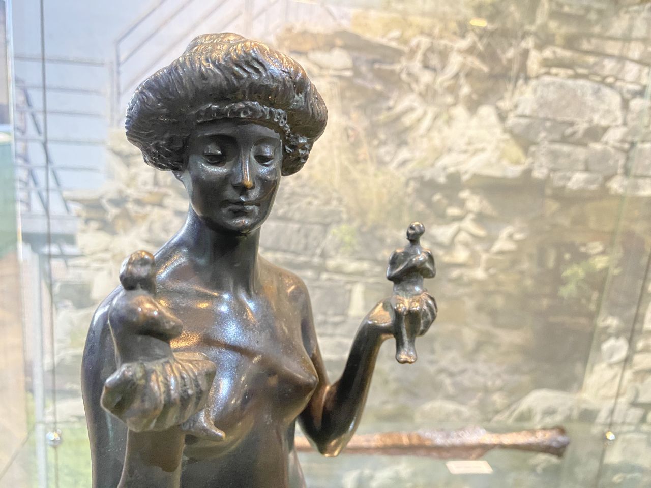 Figuren aus der Mythologie in den Räumen des Krahuletz-Museums.